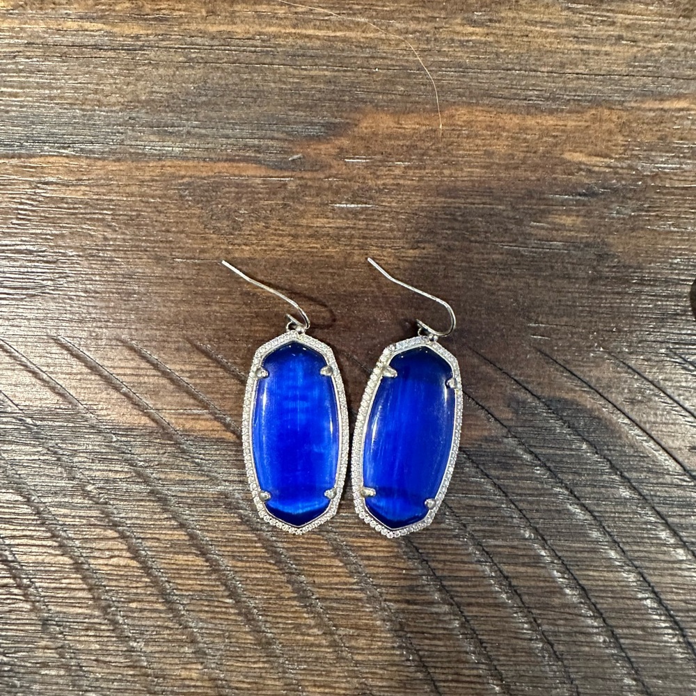 Kendra Scott drop earrings
